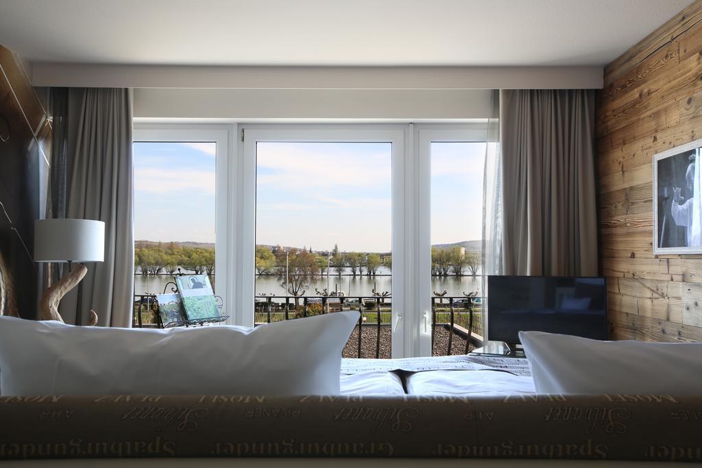 Naegler'S Fine Lounge Hotel 厄斯特里希·温克尔 外观 照片